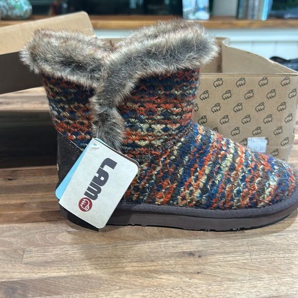 Lamo Knit Boots NIB, Rare so cute size 6 warm cozy boots ! - Picture 5 of 9